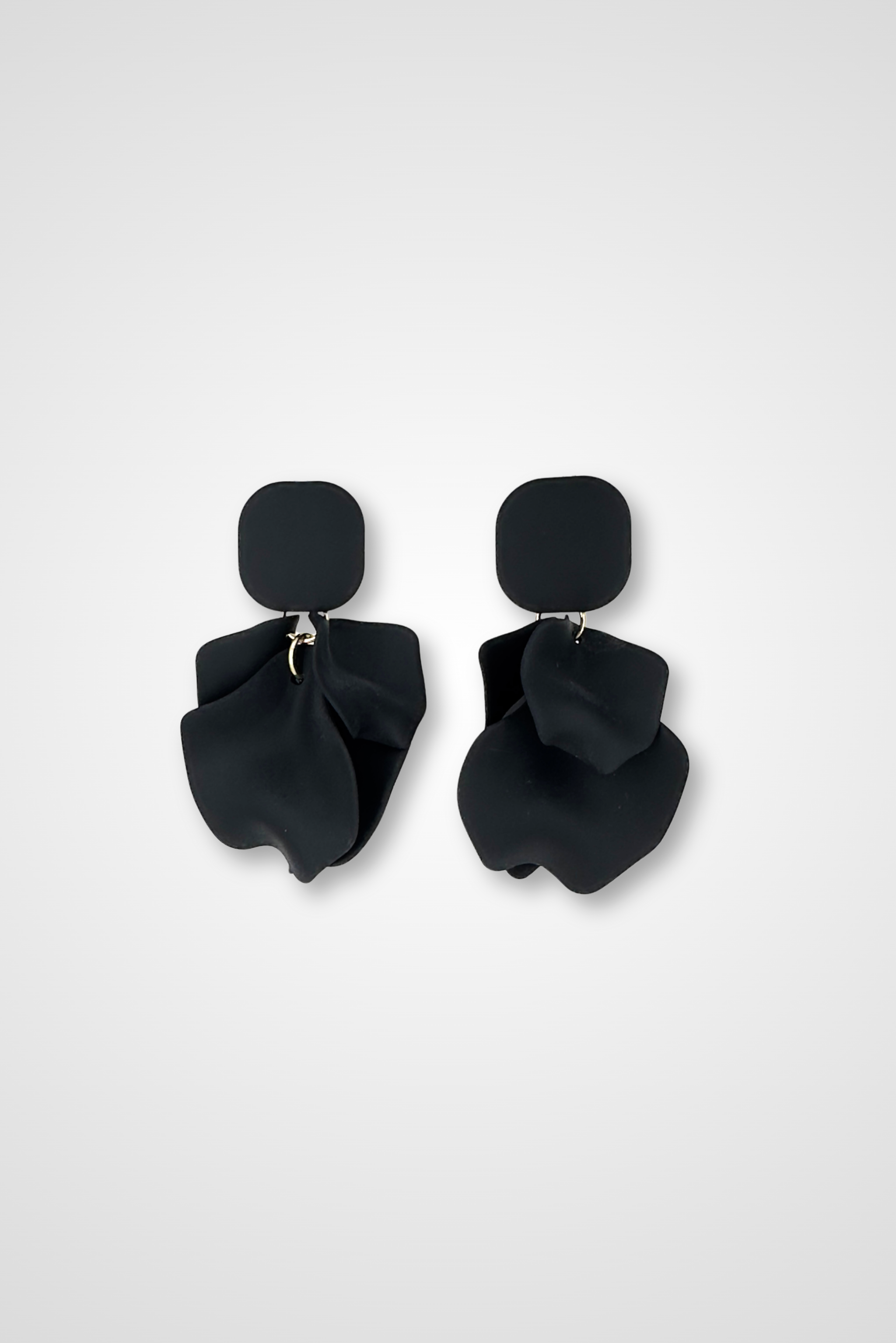 Lovers earrings in black